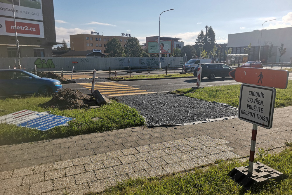Provizorní přechod na průtahu Olomoucí zaskočil řidiče i chodce. Obrovské riziko, míní koordinátor BESIPu