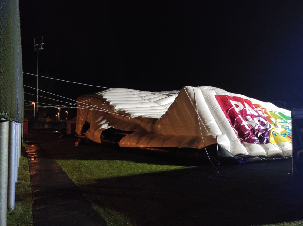 Vítr úřadoval na festivalu v Jihlavě. Spadl tam party stan, zranil několik desítek lidí