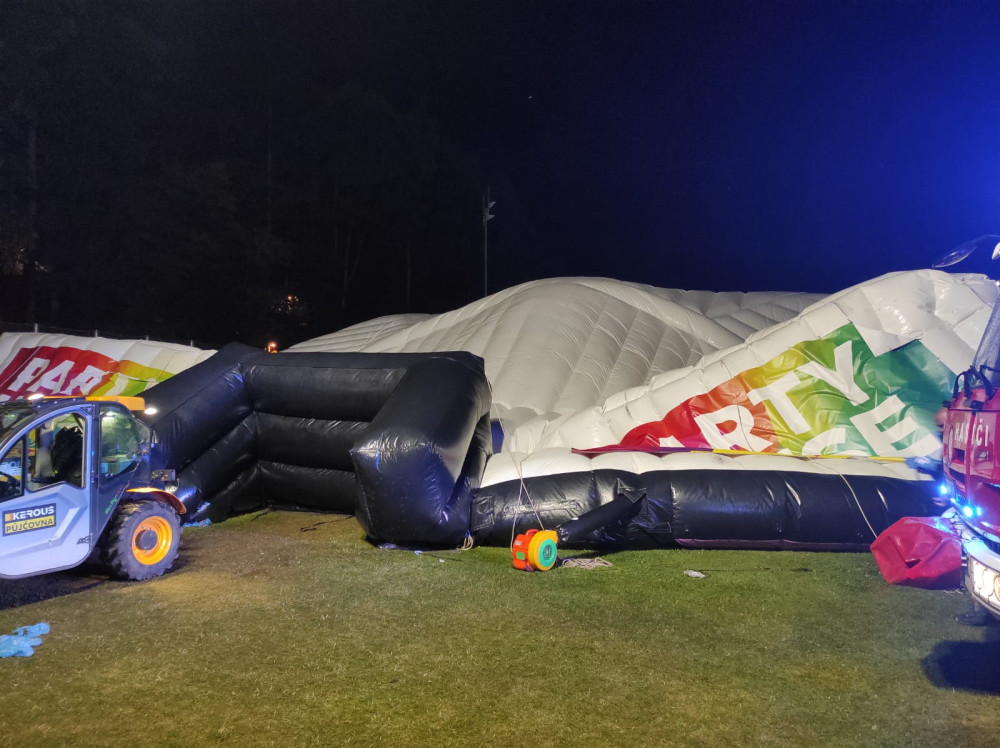 Vítr úřadoval na festivalu v Jihlavě. Spadl tam party stan, zranil několik desítek lidí