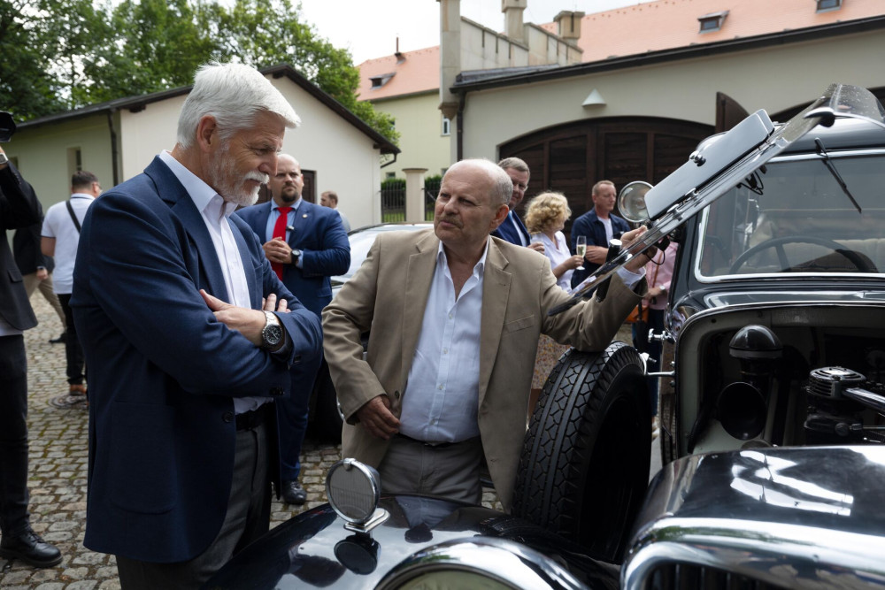 FOTO: Všechny prezidentské vozy. Petr Pavel zahájil v Lánech unikátní výstavu