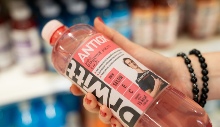 Češi objevili kouzlo funkčních vod s vitamíny a minerály. Tesco významně rozšířilo nabídku