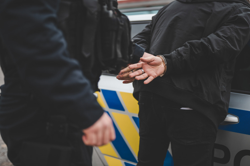 Do bytu lákal nezletilé chlapce a zneužíval je. Muže dopadli kriminalisté