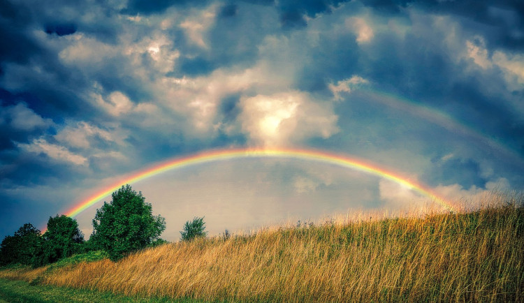 O víkendu nás čekají pravé letní teploty. Pohodu mohou narušit občasné přeháňky