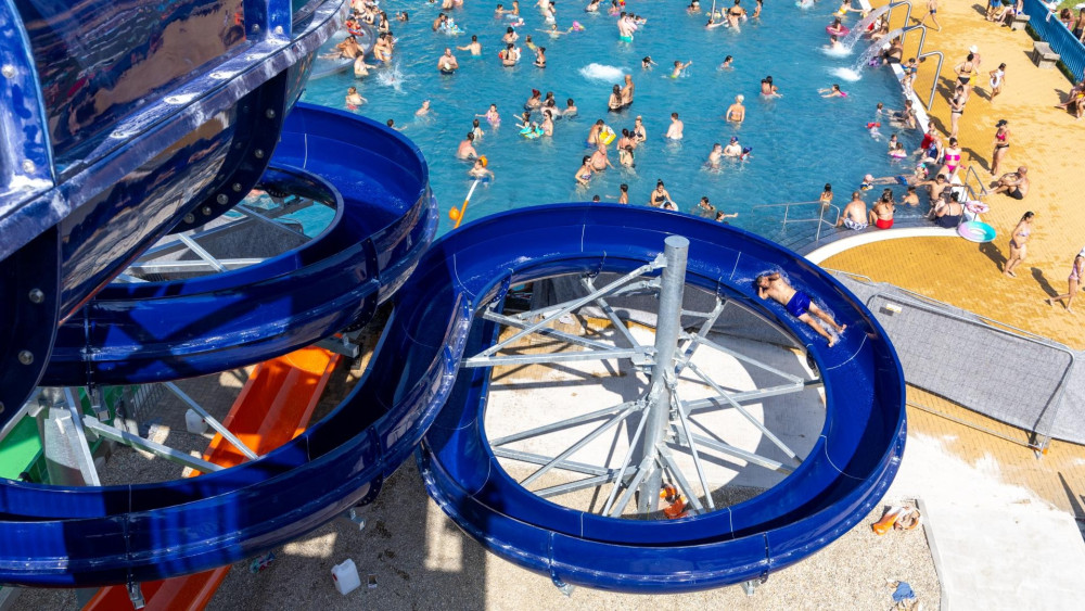 Havířovské koupaliště má nové tobogány a zrenovovanou skokanskou věž.