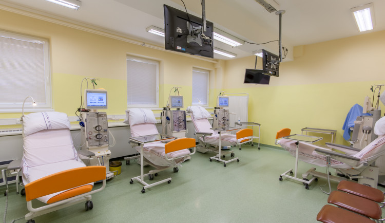 Náchodská nemocnice si připomíná 30 let od zavedení dialýzy. Tenkrát šlo pokrokovou medicínu