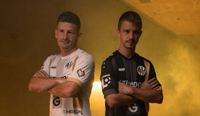 ANKETA: Hradečtí fotbalisté představují nové dresy pro sezónu 2024/25. Jak se vám líbí?