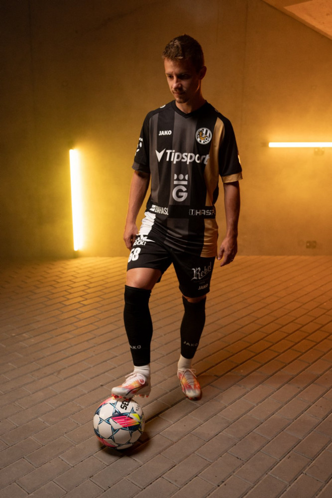 ANKETA: Hradečtí fotbalisté představují nové dresy pro sezónu 2024/25. Jak se vám líbí?