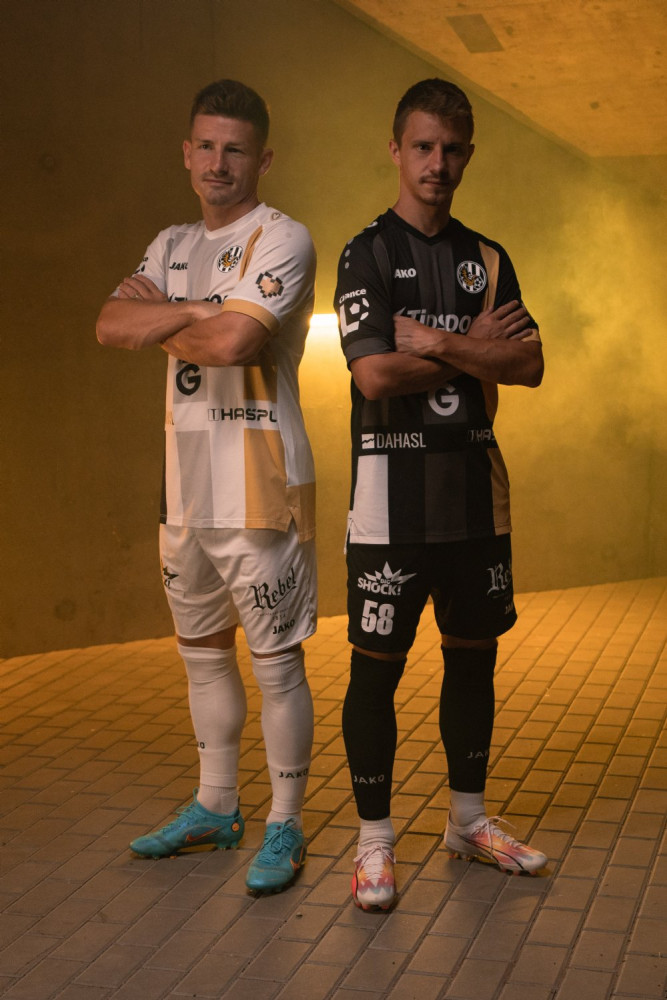 ANKETA: Hradečtí fotbalisté představují nové dresy pro sezónu 2024/25. Jak se vám líbí?