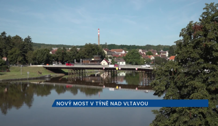 V Týně nad Vltavou skončily objížďky, po roce a půl se otevřel nový most