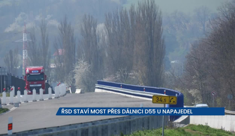 ŘSD staví most přes dálnici D55 u Napajedel