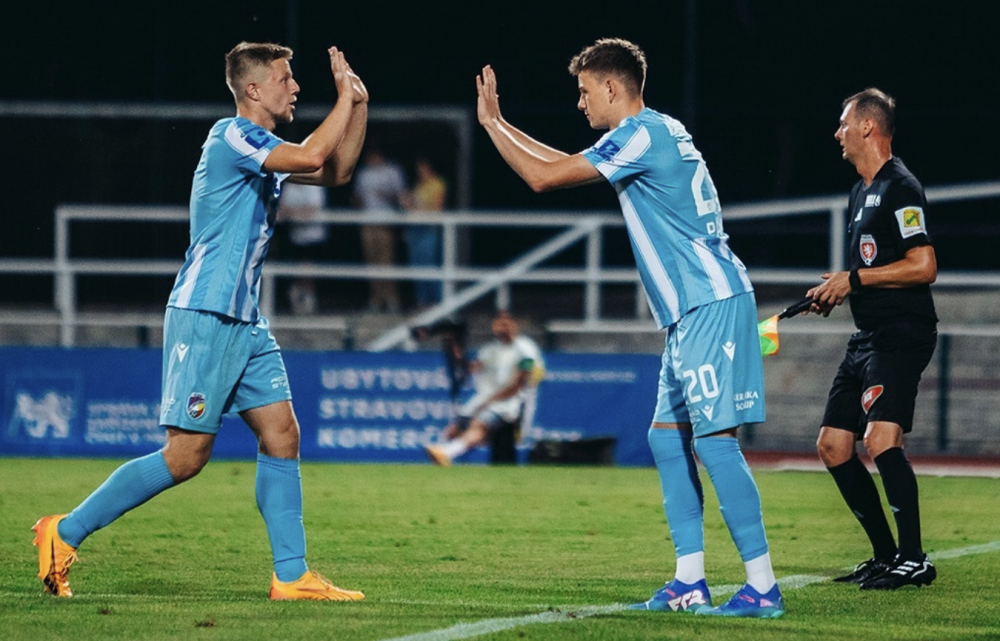 Fotbalisté Plzně na úvod ligové sezony vyhráli na stadionu nováčka Dukly 3:1.