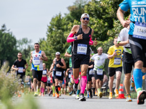 Letní běžecká pohoda. Vyprodaný závod ČEZ RunTour v Olomouci si užily olympioničky i celé rodiny s dětmi
