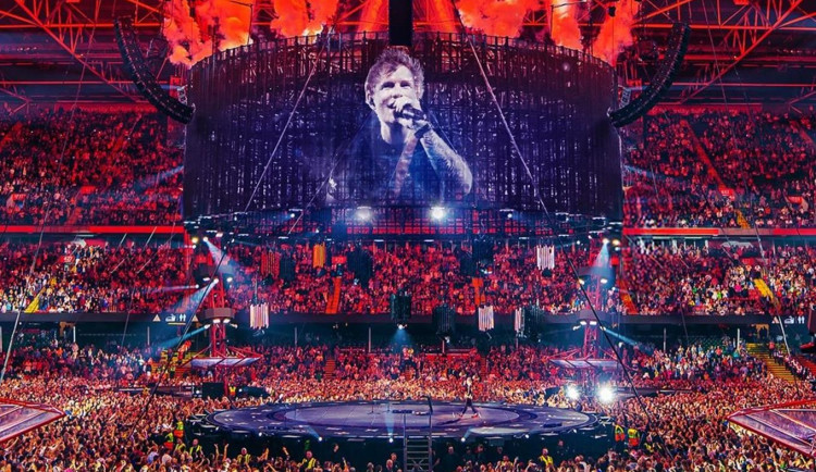 PŘEHLEDNĚ: Hradec Králové čeká zatěžkávací zkouška. O víkendu na letišti vystoupí Ed Sheeran