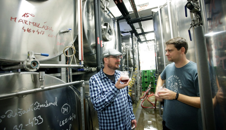 Ed Sheeran, oslavy v pivovaru nebo sportovní akce. Kam o víkendu v hradeckém kraji vyrazit?