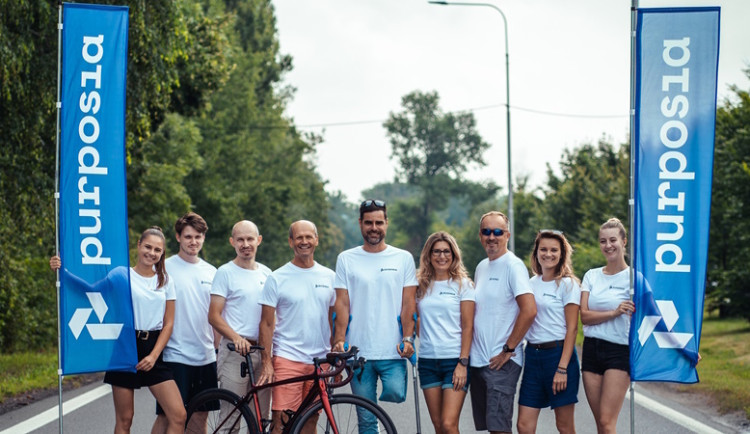 Tým PURPOSIA Group pojede na kole 2222 kilometrů Českem pro Lukáše Černotu, který skončil po úrazu na vozíku. Jeho snem je být profík v ragby i hodu oštěpem