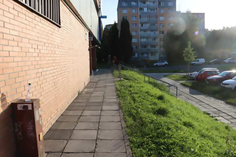 Cyklista měl na olomouckém sídlišti narazit do dvou chodců. Policie po něm pátrá, žádá o pomoc svědky