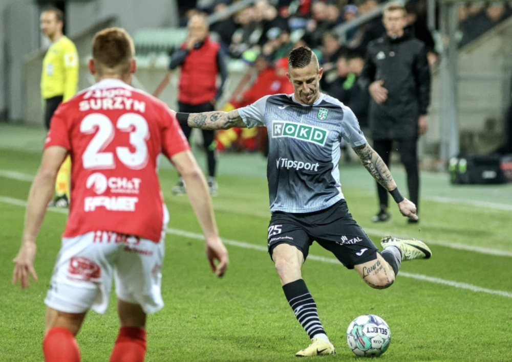 Karvinští fotbalisté zvítězili v Pardubicích 1:0, rozhodl Memič.
