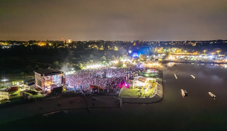 Štěrkovna Open Music oslavil 20. narozeniny ve velkém stylu, za rok přijede Ben Christovao, Horkýže slíže i Mig 21