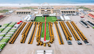 Prezident Ghany vyzdvihuje úspěšnou dodávku zařízení LiuGong