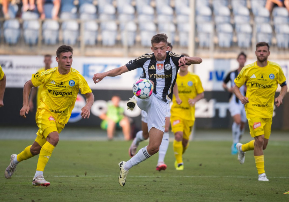 Fotbalisté Českých Budějovic pod trenérem Strakou prohráli s Pardubicemi 1:3