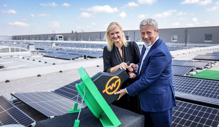 Gebrüder Weiss vyrábí v České republice vlastní solární energii