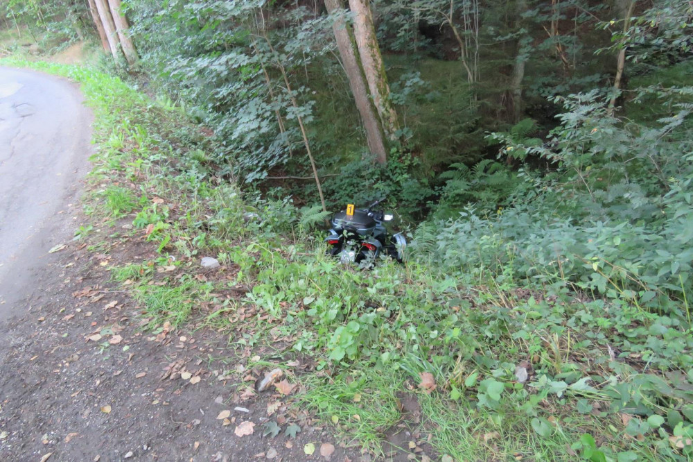 Půjčil si tříkolku a vyrazil na vyjížďku. Ta skončila pádem