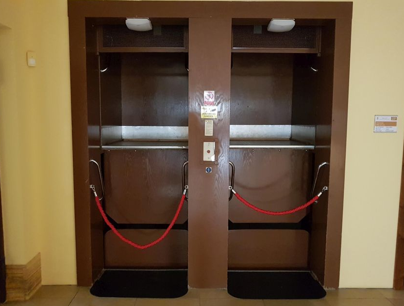 Jablonecký páternoster zastavila na několik týdnů porucha