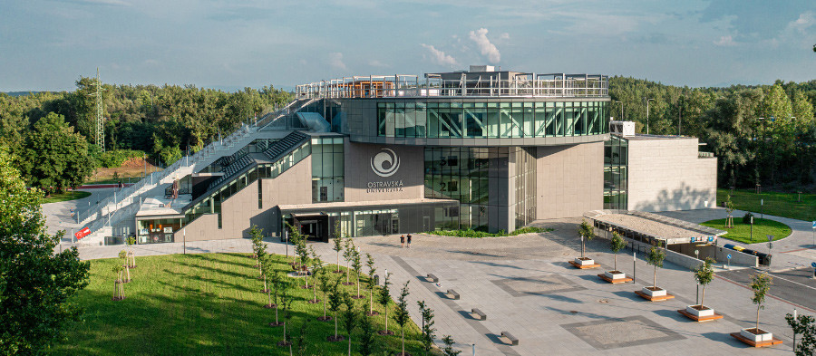 Ostravská Filozofická fakulta dokončila šestiletou renovaci své univerzitní budovy. Připravuje nové studijní programy