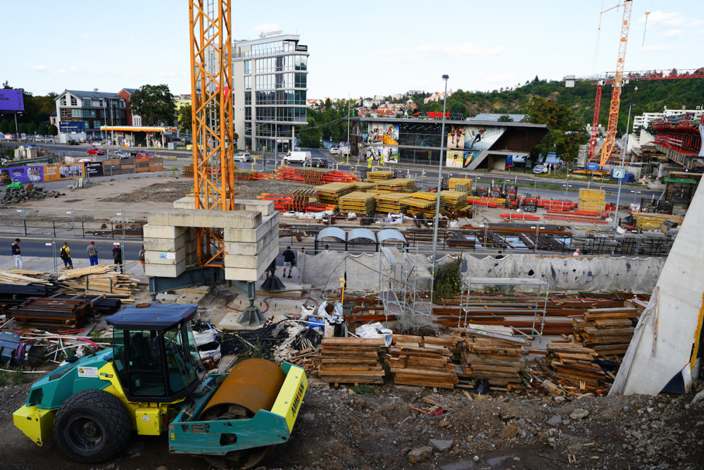 FOTOGALERIE: Praha rozkopaná. Podívejte se, jak postupují práce na Václaváku nebo u Lihovaru