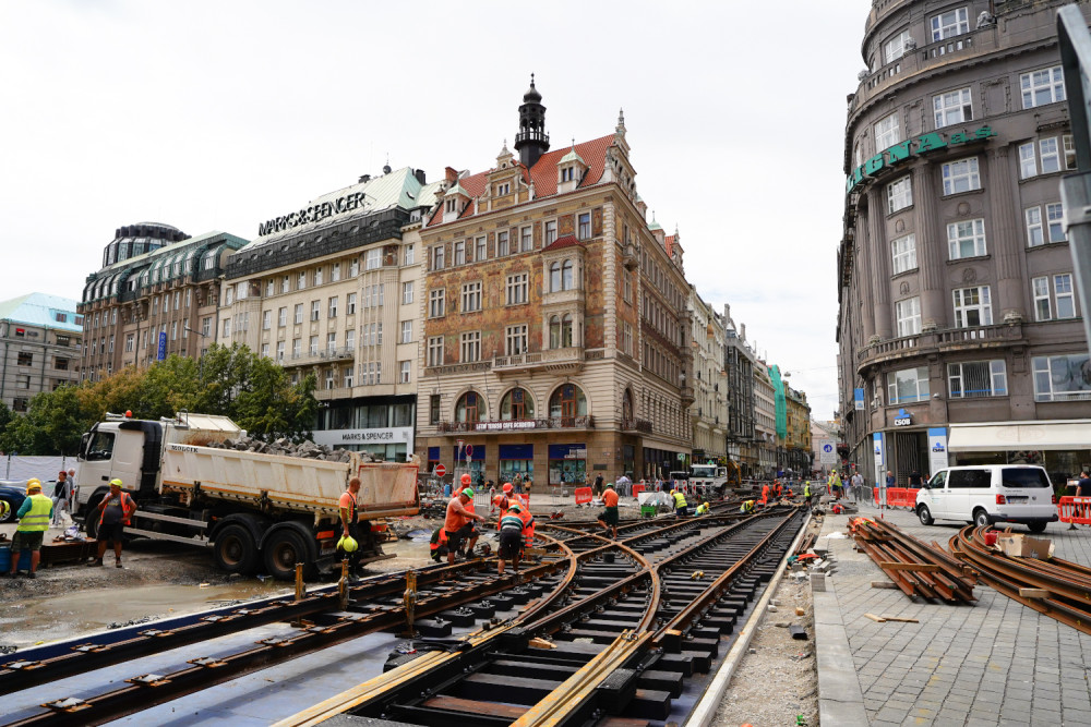 FOTOGALERIE: Praha rozkopaná. Podívejte se, jak postupují práce na Václaváku nebo u Lihovaru