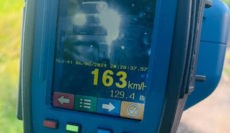 Policie si došlápla na řidiče v kraji. Narazila na závodníky i milovníky drog