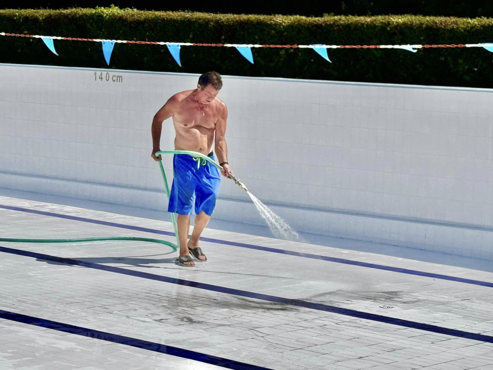 Lidé v Hustopečích si nové koupaliště užijí až na konci prázdnin. Rekonstrukce se protáhla