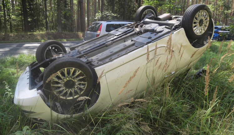 Další vážná nehoda u Obory. Teprve devatenáctiletý řidič způsobil srážku tří aut