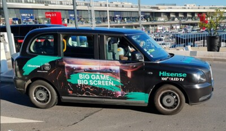 Společnost Hisense France slaví úspěšnou dekádu na trhu a propaguje 100palcové obrazovky kampaní "Big Game, Big Screen"