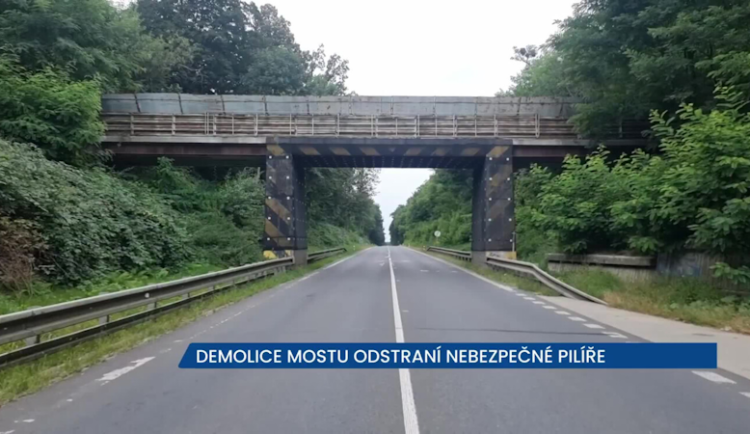 Demolice mostu odstraní od frekventované silnice mezi Ostravou a Hlučínem nebezpečné pilíře