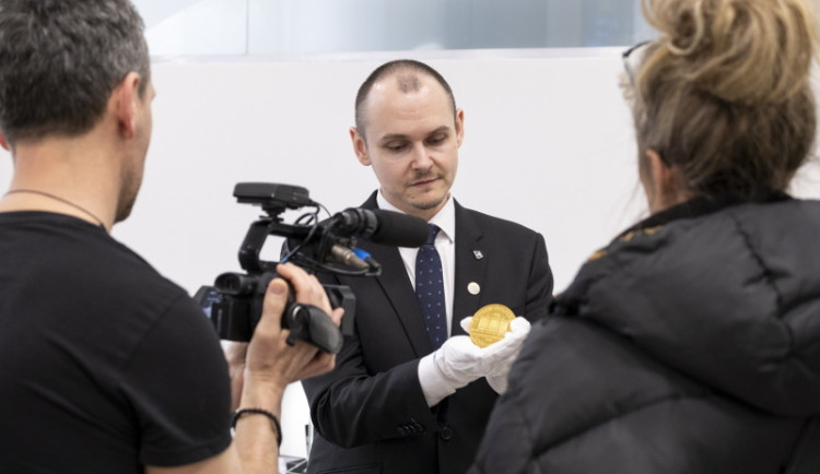 Zlaté léto. Žlutý kov opět přepisuje historické tabulky