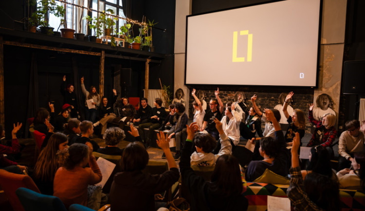 Audiovizuální výchova - nutná odpověď na záplavu filmů a videí