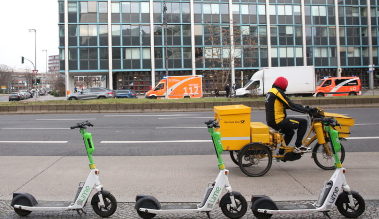 Nová studie: i zlomek plánované výroby baterií v EU může podpořit přechod na lehká elektrická vozidla (LEV)