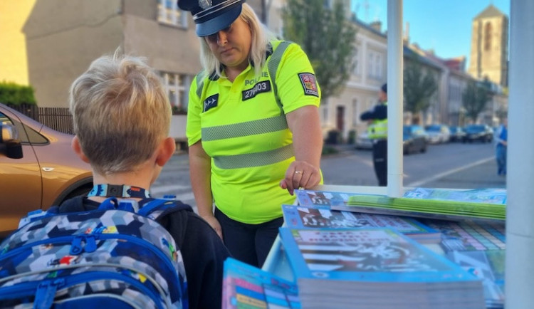 Prázdniny končí, škola začíná. Řidiči pozor v ranních i odpoledních hodinách. Rodiče nepodceňte přípravu.