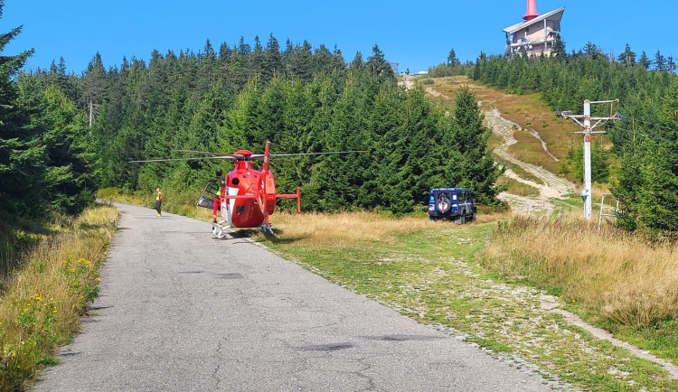 Cyklistka přepadla přes řídítka, do nemocnice ji transportoval vrtulník