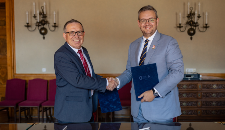 Granát Turnov: Japoncům se naše šperky líbí, chceme u nich partnera