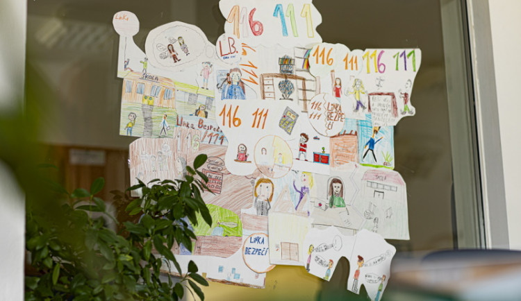 Linka bezpečí odbavila za 30 let své existence na 10 milionů kontaktů