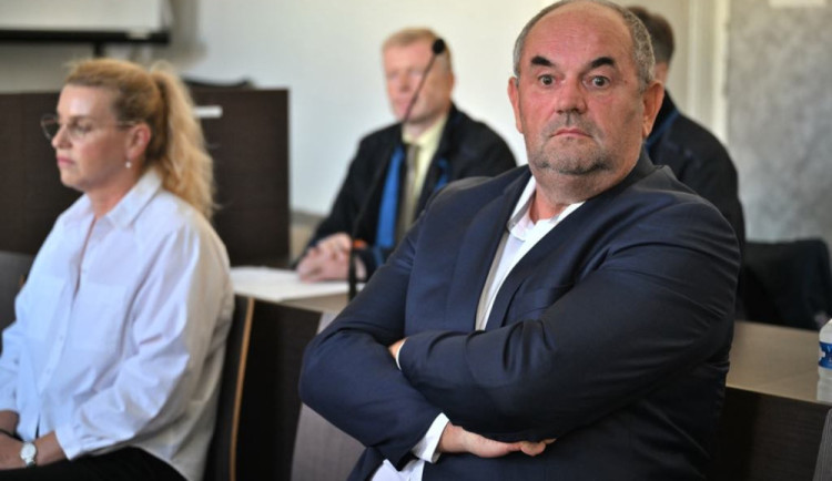 Majitel fotbalového Jablonce Pelta dostal 5,5 roku vězení. Verdikt není pravomocný.