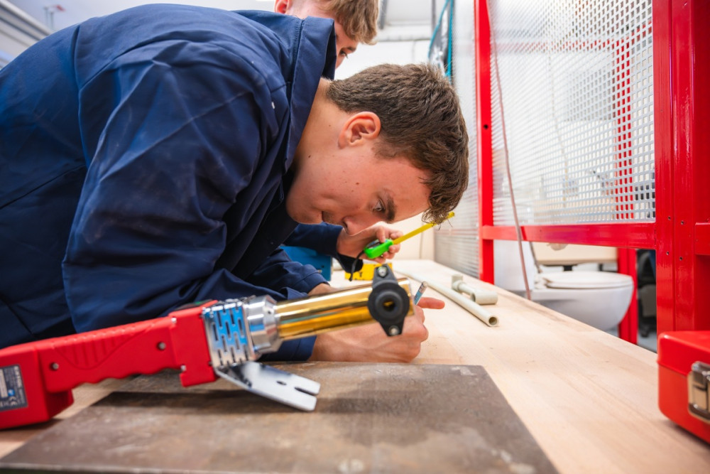 Žáci elektrotechnického učiliště mají nové výukové středisko u největšího dodavatele tepla na západě Čech