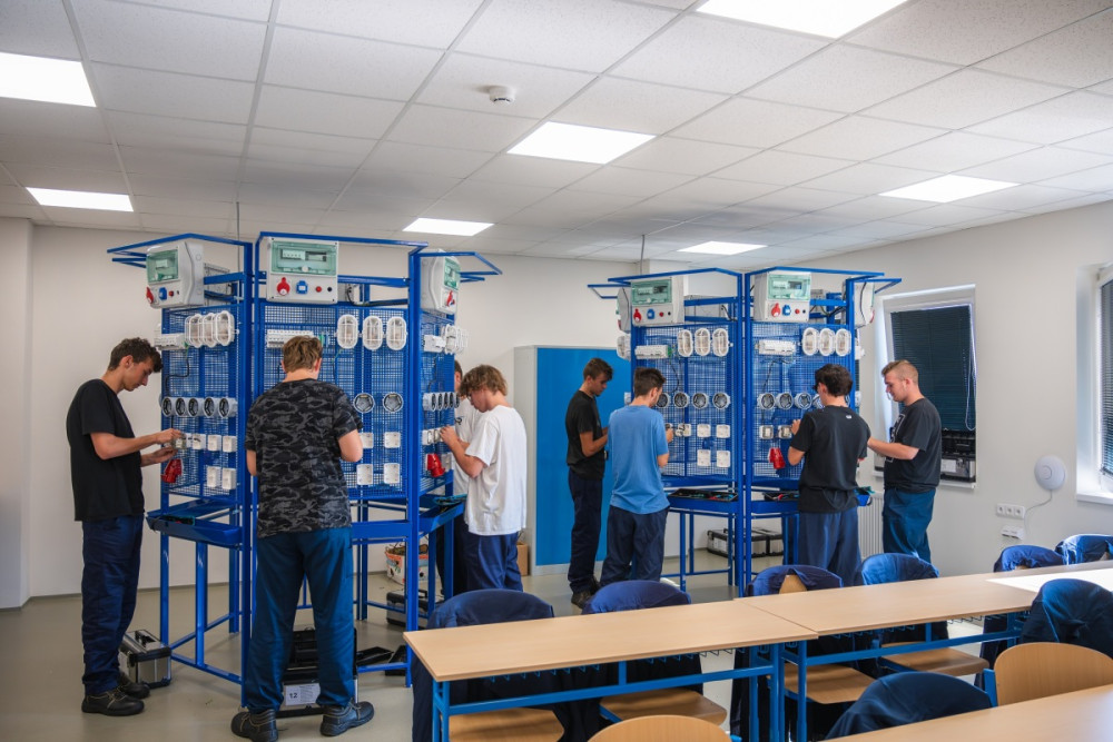 Žáci elektrotechnického učiliště mají nové výukové středisko u největšího dodavatele tepla na západě Čech