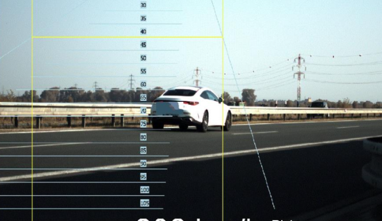 Překročení rychlosti i řízení pod vlivem. Policie odhalila řidiče na dálnici