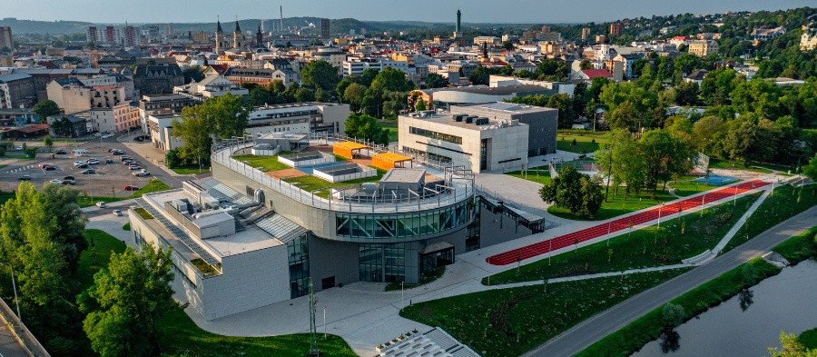 Na Černé louce znovu vyrostou platany. Ostravská univerzita chystá další úpravy City Campusu