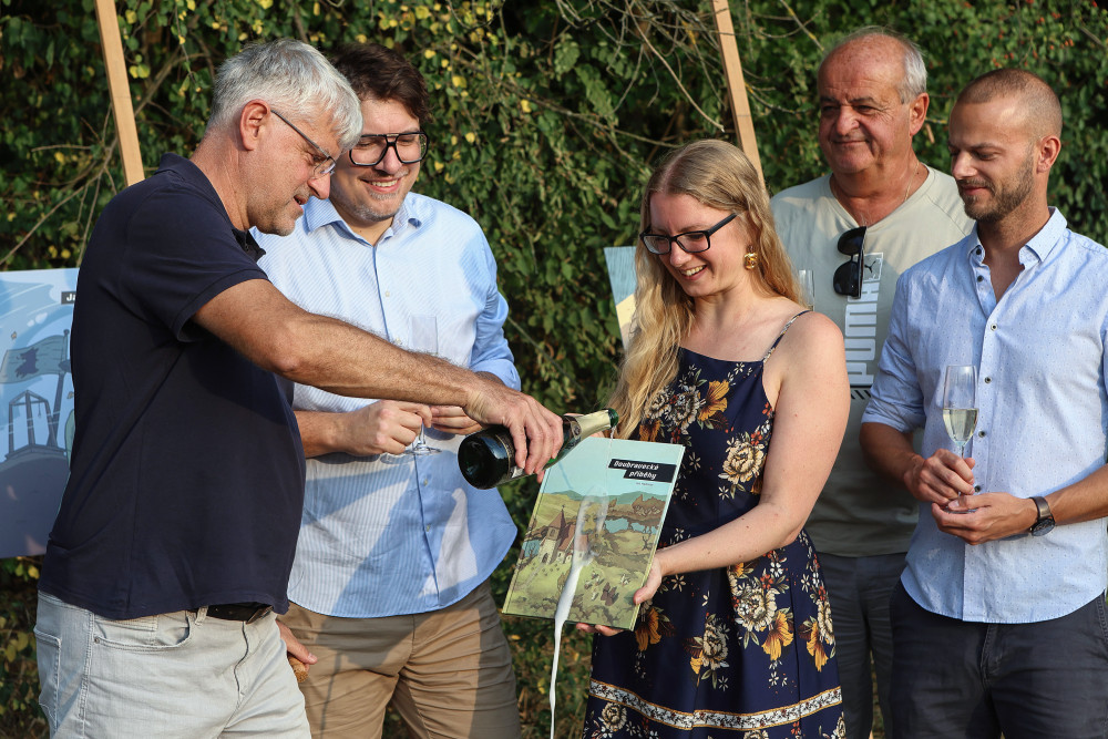 Příběhy z plzeňské městské části Doubravka ožily v komiksu. Čtyřka na nich spolupracovala se studenty ZČU