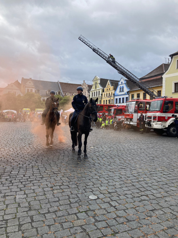 Technika, dynamické ukázky i medaile pro policisty. To vše v úterý v rámci Dne Policie ČR a složek IZS v Liberci