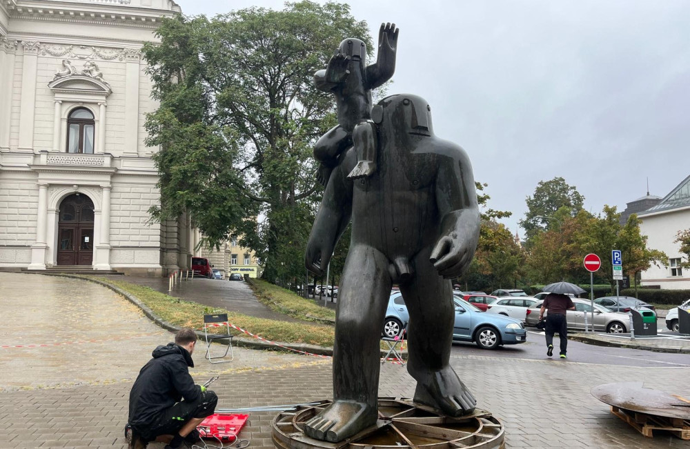 VIDEO: Do Brna převezli z Ostravy sochu svatého Kryštofa. Lidé si ji prohlédnou na Malinovského náměstí